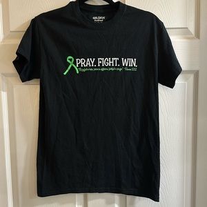 PRAY FIGHT WIN black men’s Tshirt